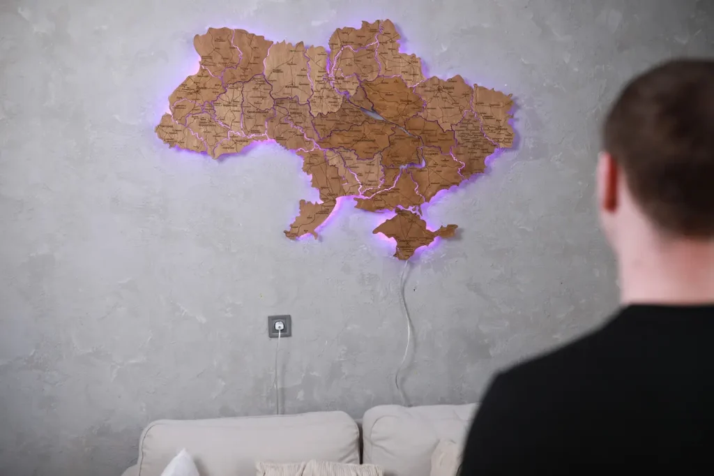 Дерев’яна карта на стіну: стильне рішення для сучасного інтер’єру
