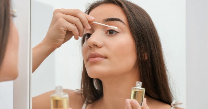 Блиск та здоров'я ваших брів та вій: інноваційні продукти від EKKO BEAUTY