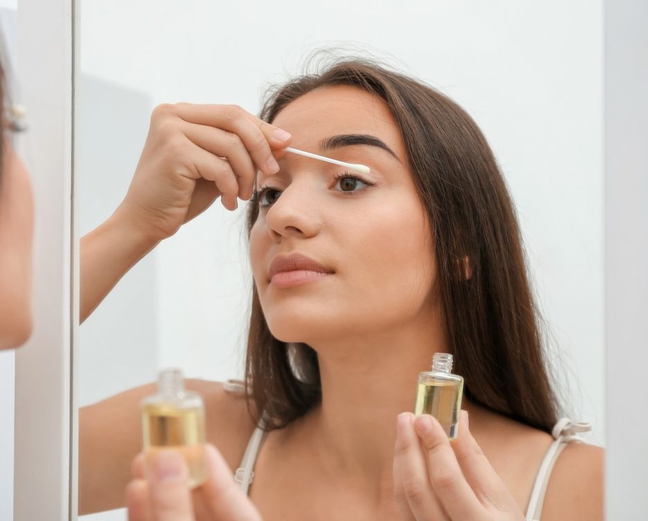 Блиск та здоров'я ваших брів та вій: інноваційні продукти від EKKO BEAUTY