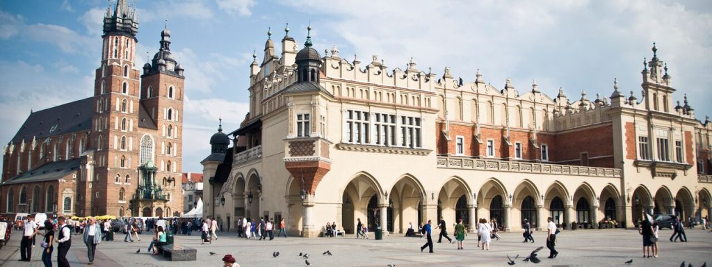 Страховка для поїздки до Польщі: що потрібно знати українцям перед виїздом