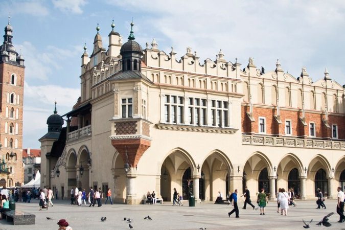 Страховка для поїздки до Польщі: що потрібно знати українцям перед виїздом