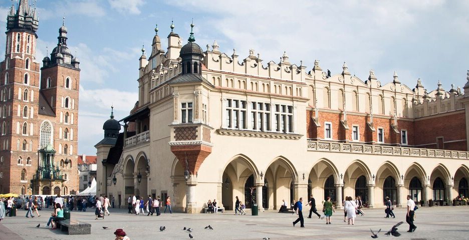 Страховка для поїздки до Польщі: що потрібно знати українцям перед виїздом