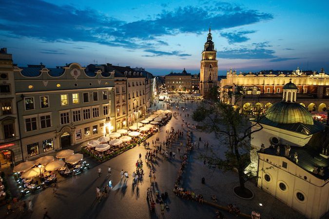 Работа на заводах в Польше: что нужно знать о вакансиях, условиях и зарплате